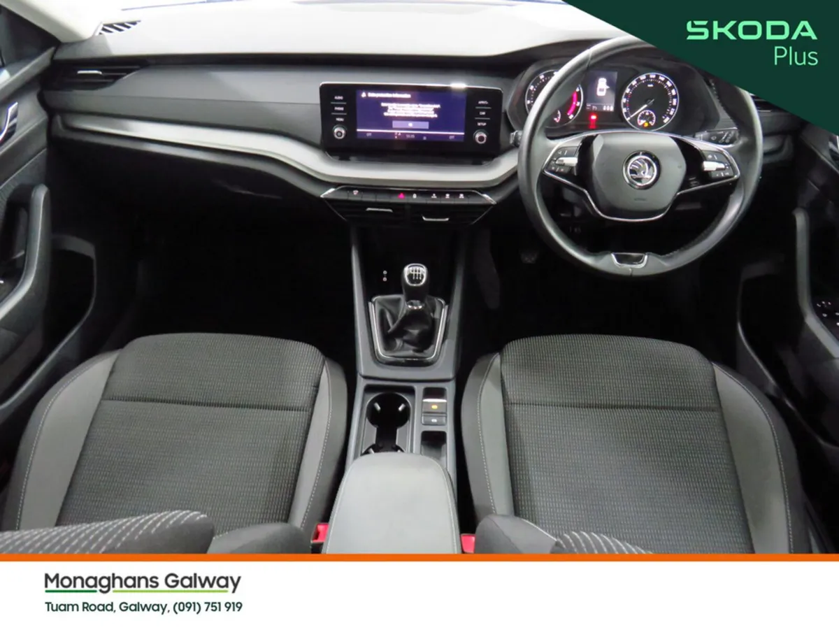 Skoda Octavia Hatchback, Petrol, 2022, Blue