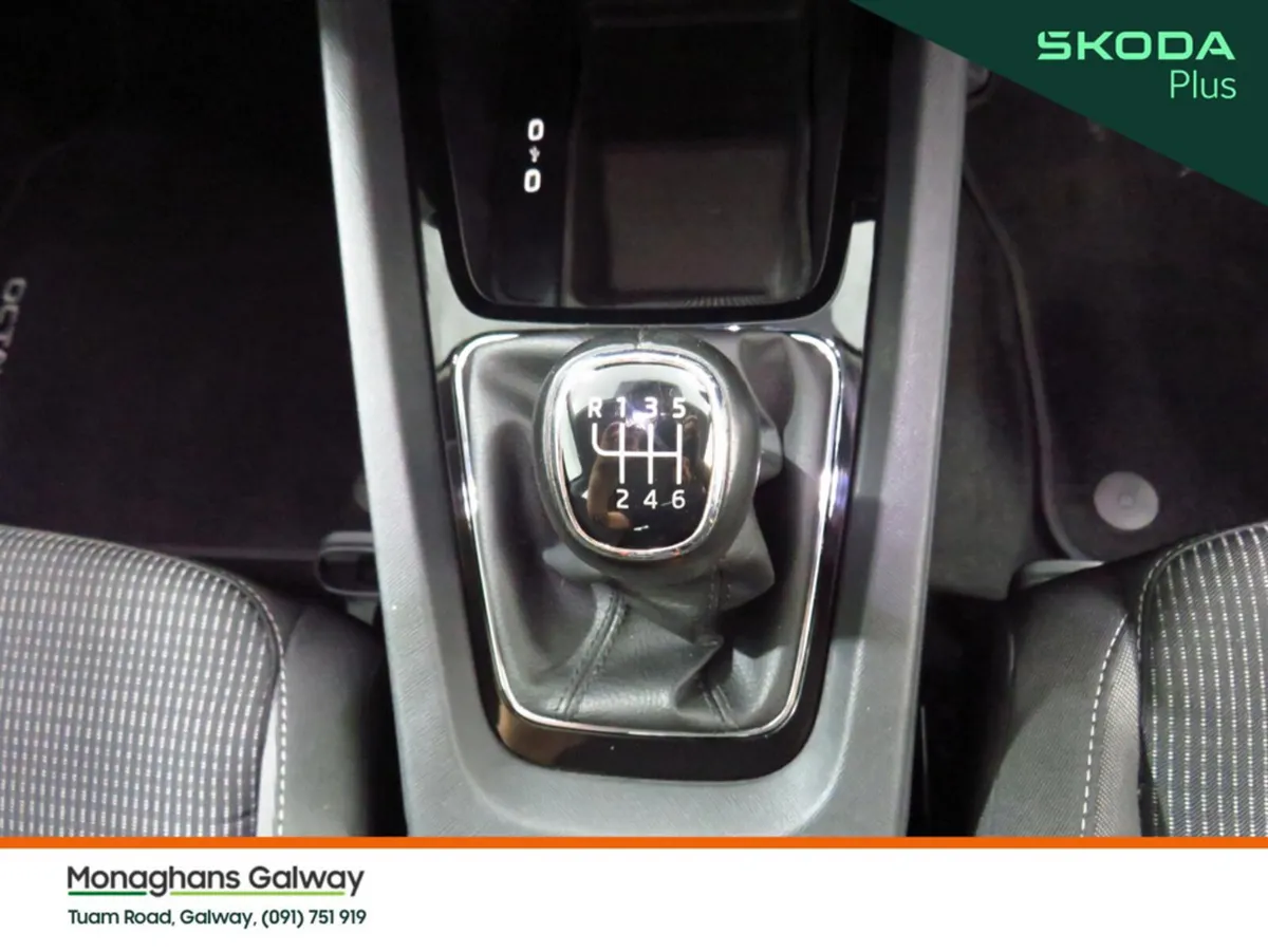 Skoda Octavia Hatchback, Petrol, 2022, Blue