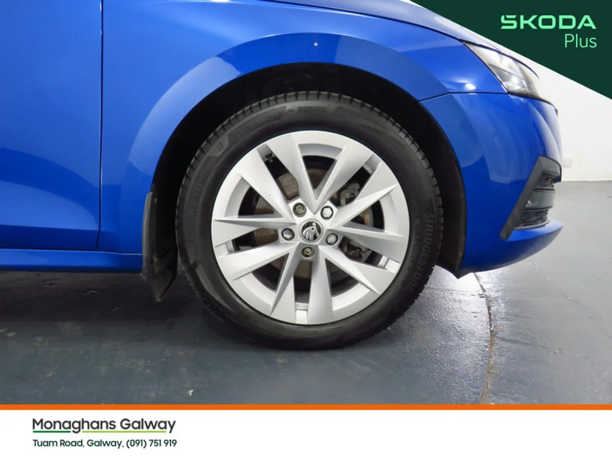 Skoda Octavia Hatchback, Petrol, 2022, Blue