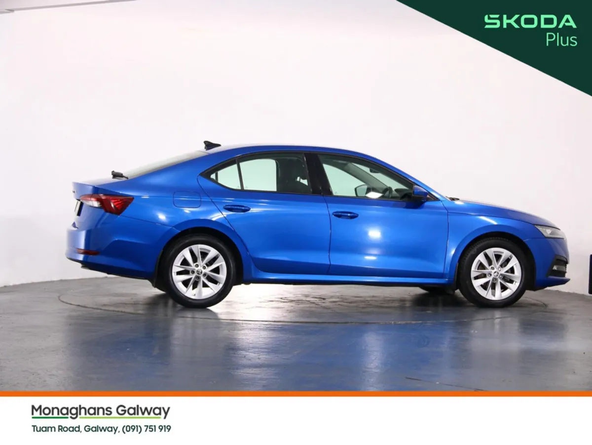 Skoda Octavia Hatchback, Petrol, 2022, Blue
