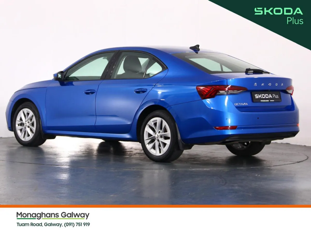 Skoda Octavia Hatchback, Petrol, 2022, Blue