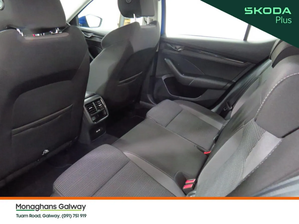 Skoda Octavia Hatchback, Petrol, 2022, Blue