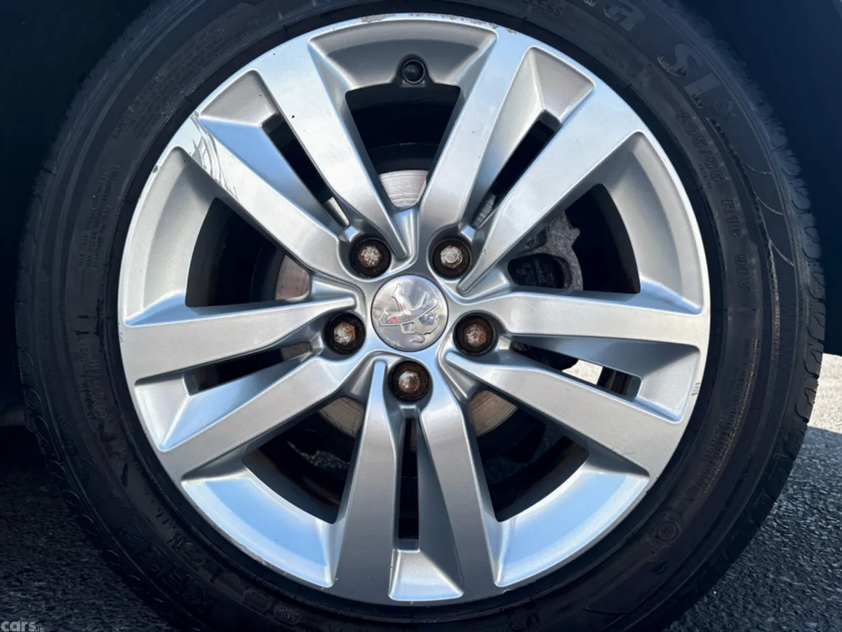 Peugeot 308 Hatchback, Petrol, 2017, Grey