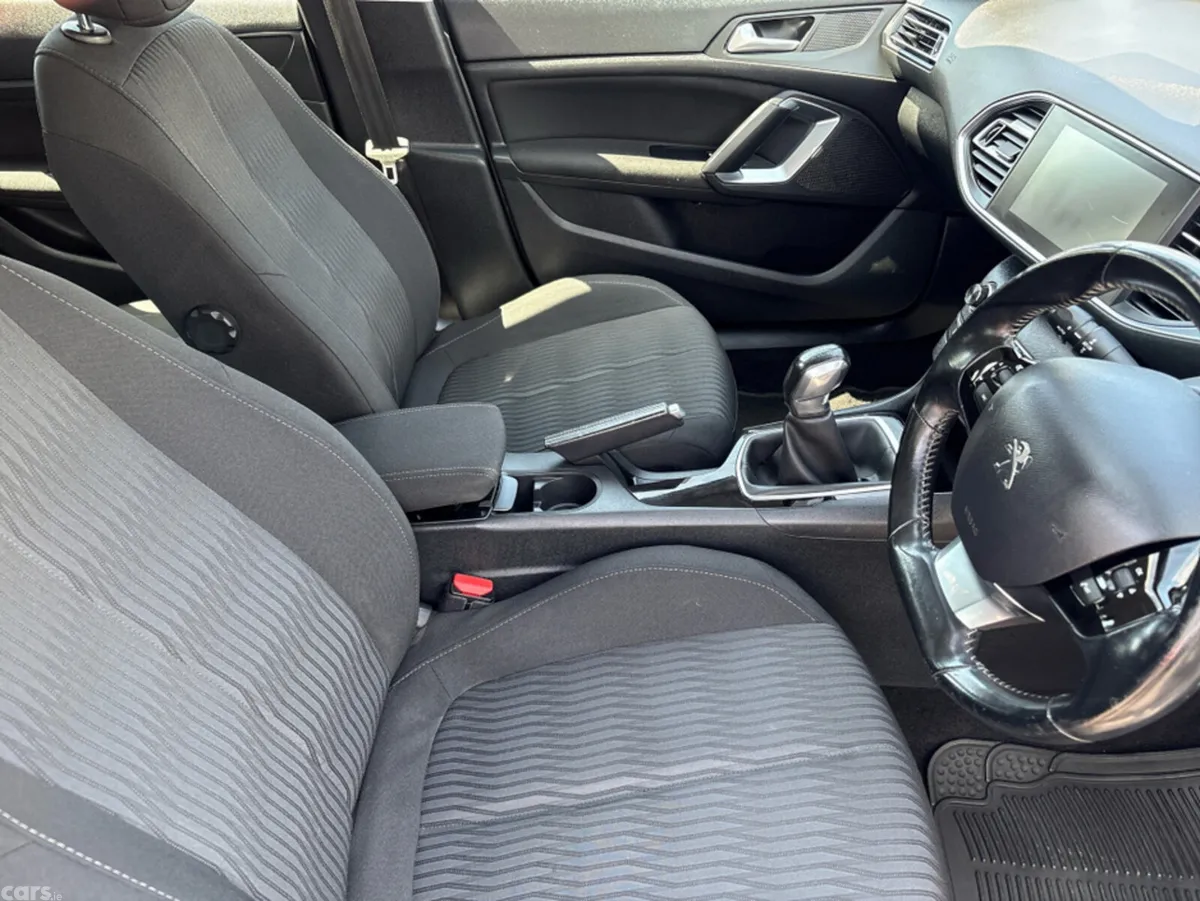 Peugeot 308 Hatchback, Petrol, 2017, Grey