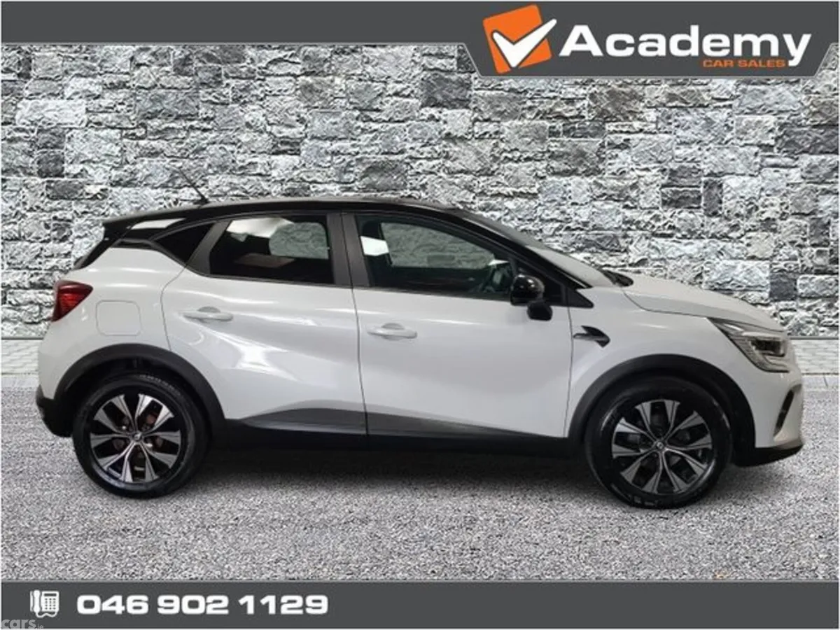 Renault Captur Hatchback, Petrol, 2022, White