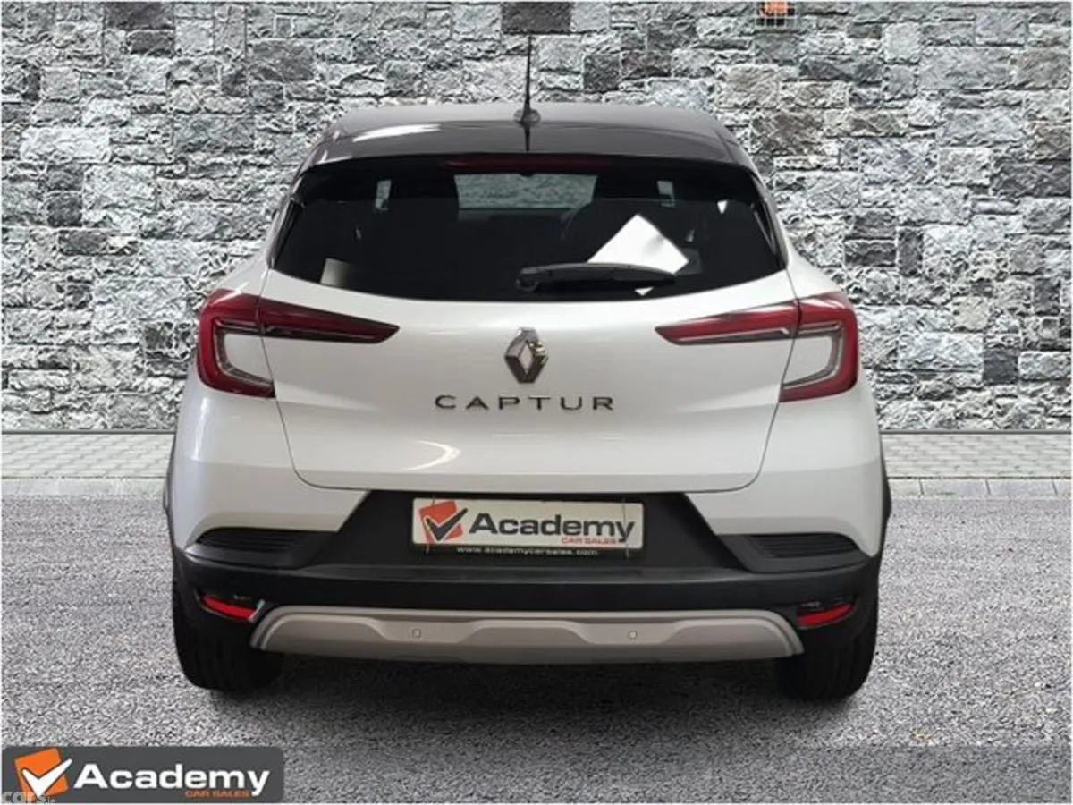 Renault Captur Hatchback, Petrol, 2022, White