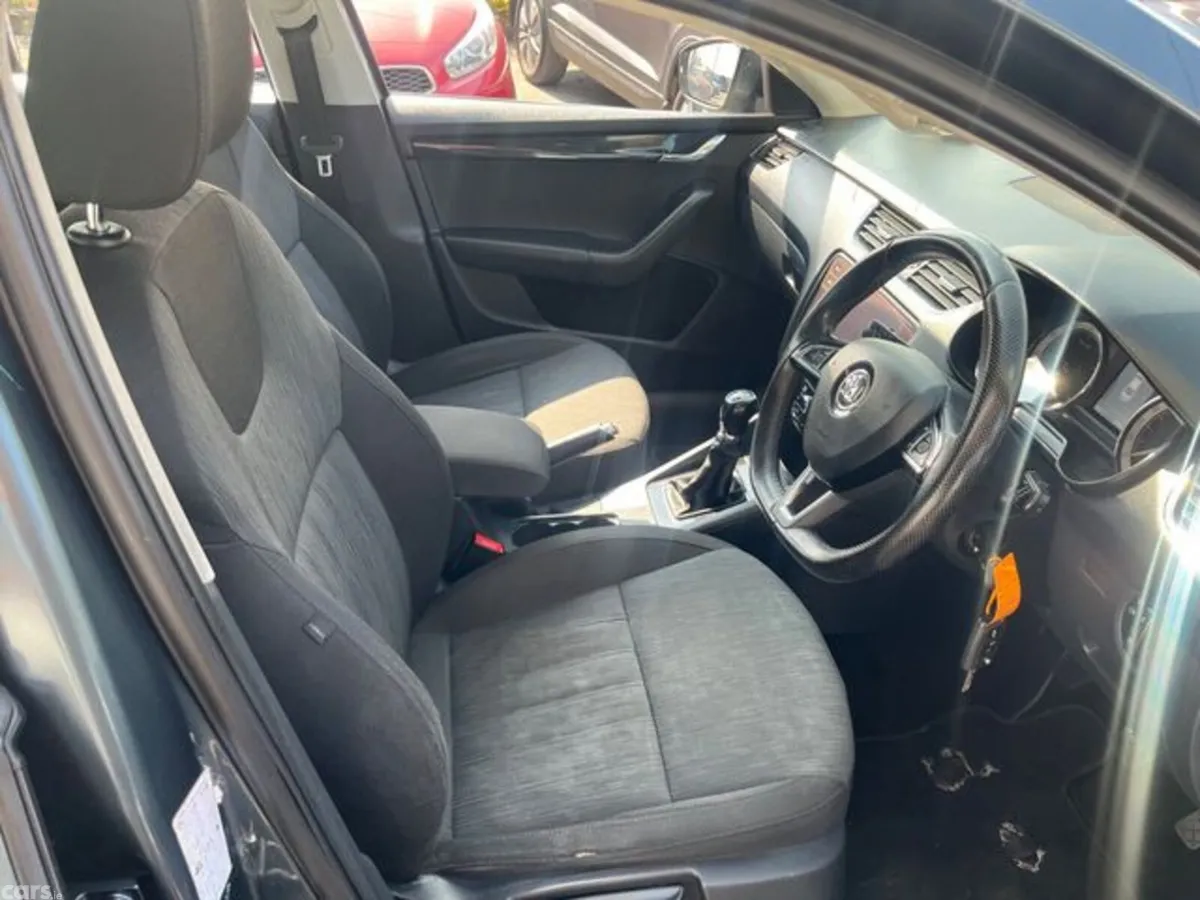 Skoda Octavia Saloon, Petrol, 2018, Grey