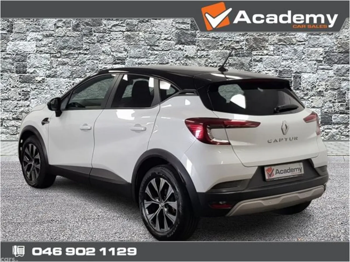 Renault Captur Hatchback, Petrol, 2022, White