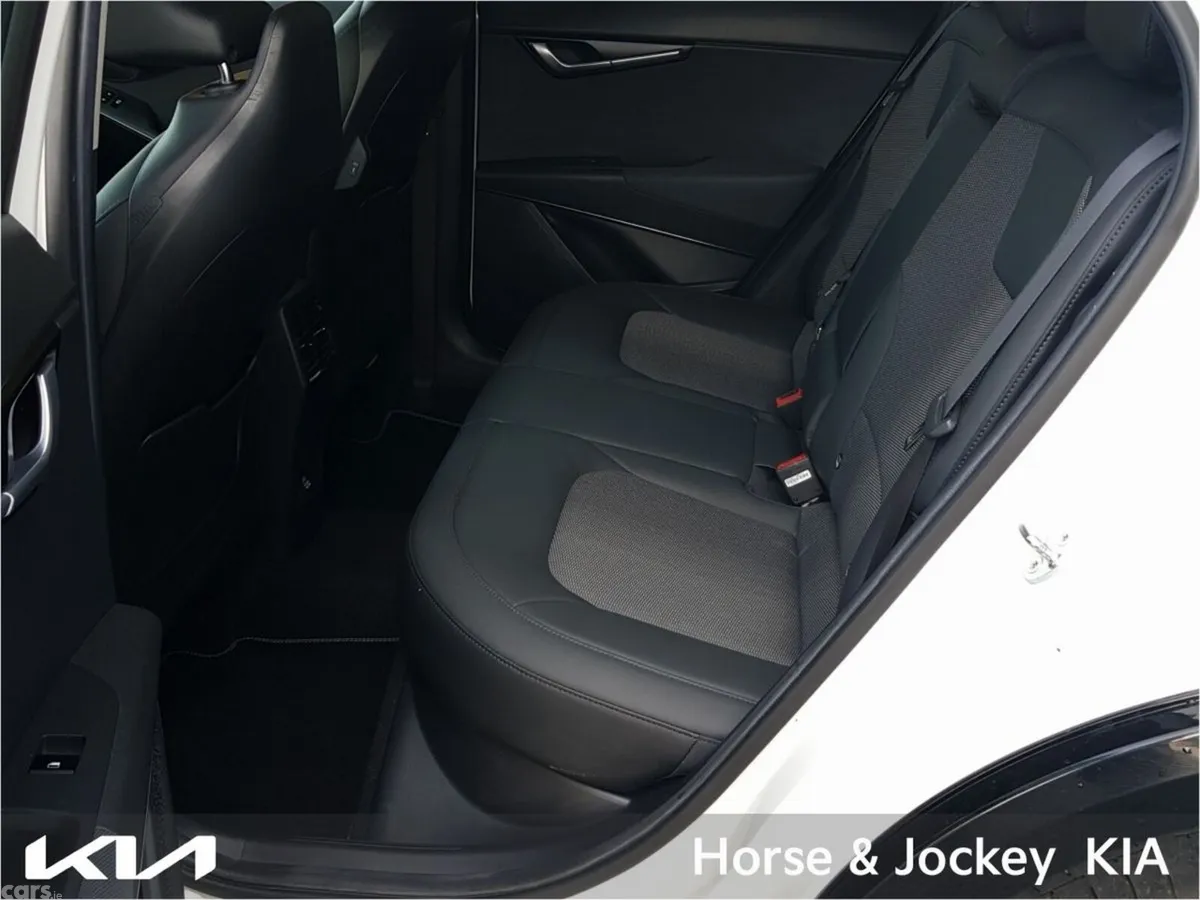 Kia Niro SUV, Petrol Plug-in Hybrid, 2023, White