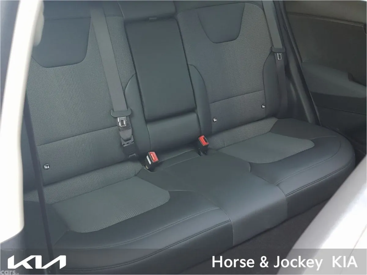 Kia Niro SUV, Petrol Plug-in Hybrid, 2023, White