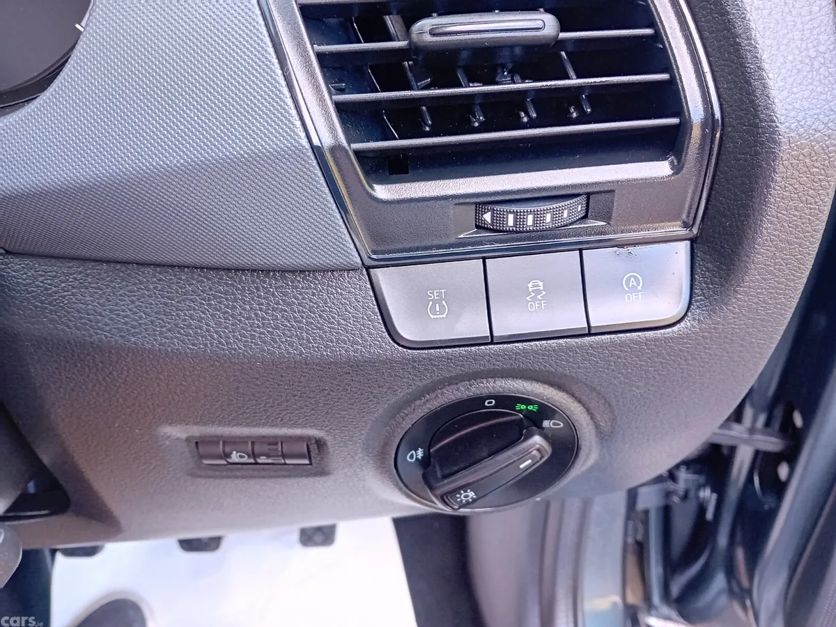 Skoda Fabia Hatchback, Petrol, 2019, Grey