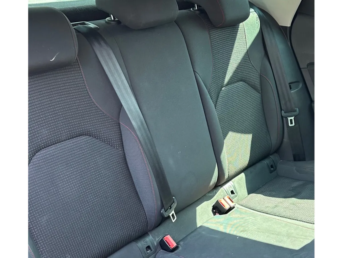 SEAT Leon Hatchback, Diesel, 2019, Grey