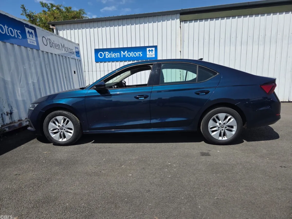 Skoda Octavia Hatchback, Diesel, 2023, Blue