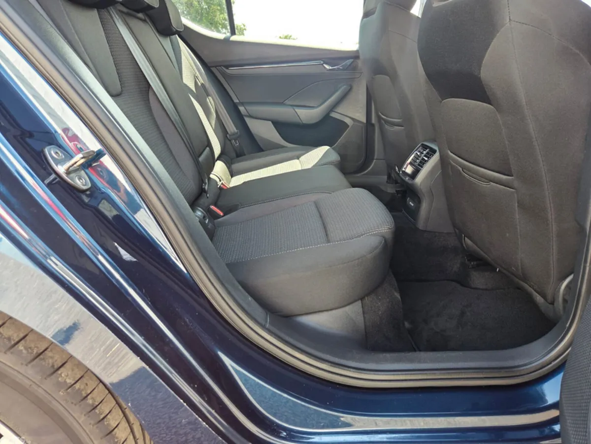 Skoda Octavia Hatchback, Diesel, 2023, Blue
