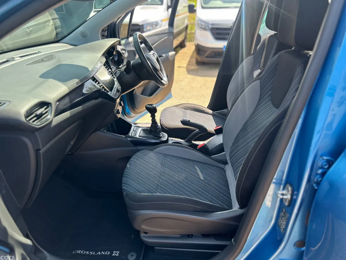 Vauxhall Crossland X Hatchback, Diesel, 2020, Blue