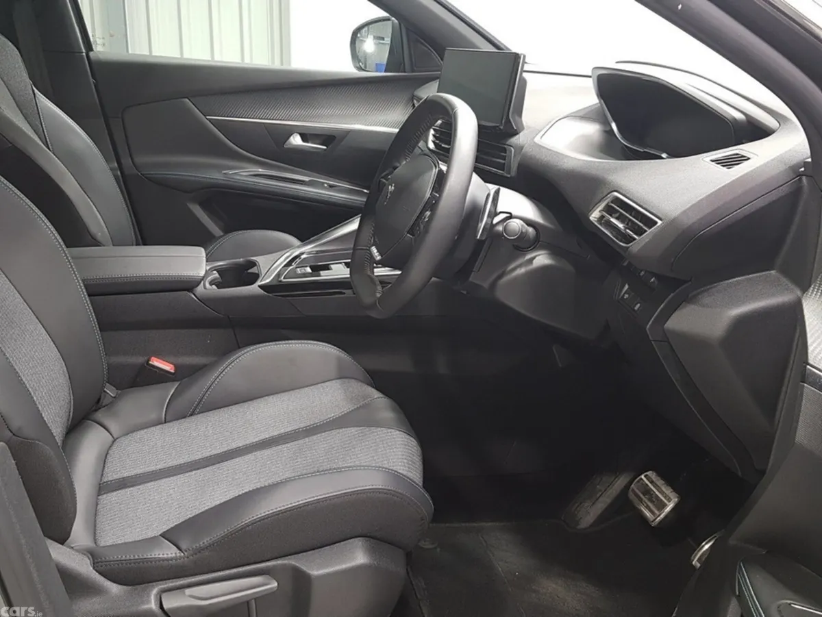 Peugeot 5008 MPV, Diesel, 2025, Grey