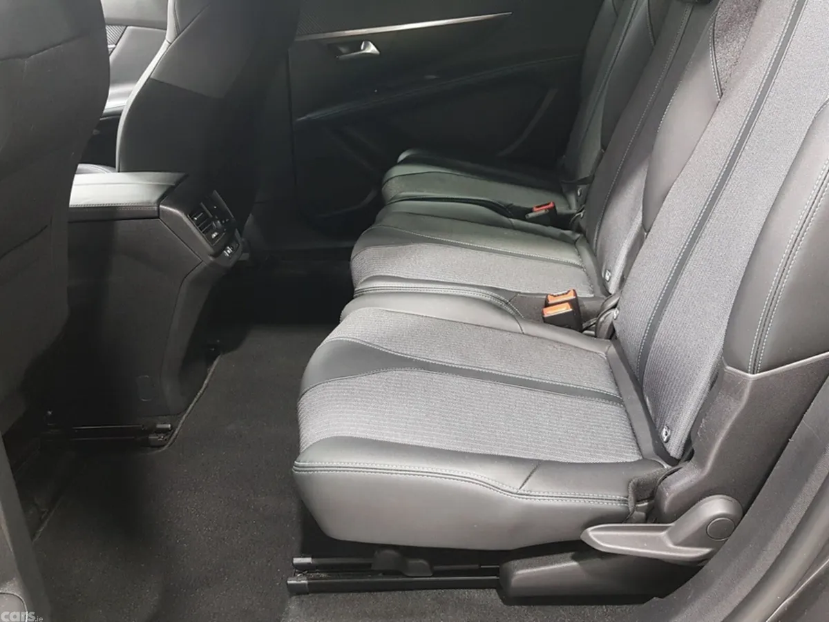 Peugeot 5008 MPV, Diesel, 2025, Grey
