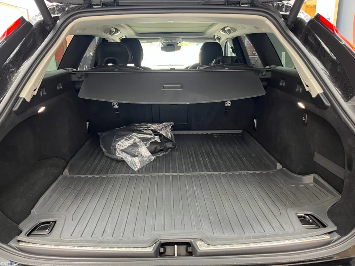 Volvo V90 Estate, Petrol Plug-in Hybrid, 2022, Black