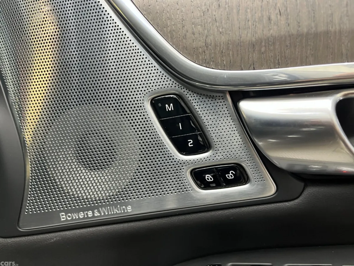 Volvo V90 Estate, Petrol Plug-in Hybrid, 2022, Black