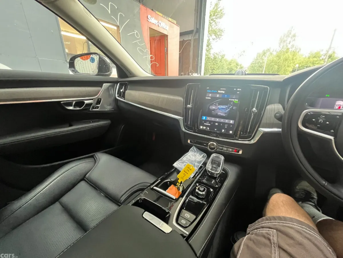 Volvo V90 Estate, Petrol Plug-in Hybrid, 2022, Black