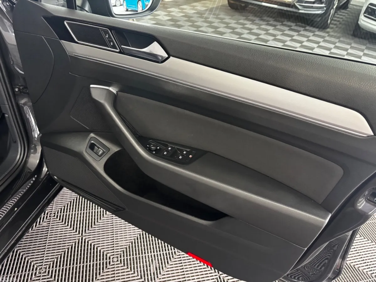 Volkswagen Passat Saloon, Diesel, 2019, Grey