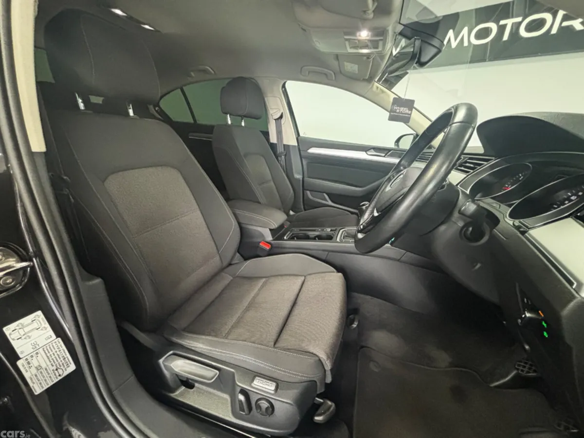 Volkswagen Passat Saloon, Diesel, 2019, Grey