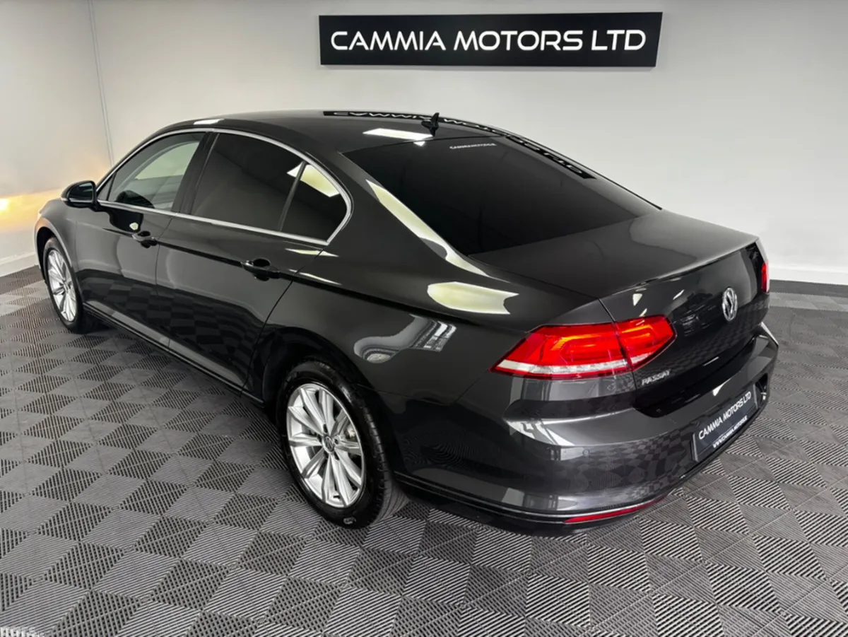 Volkswagen Passat Saloon, Diesel, 2019, Grey