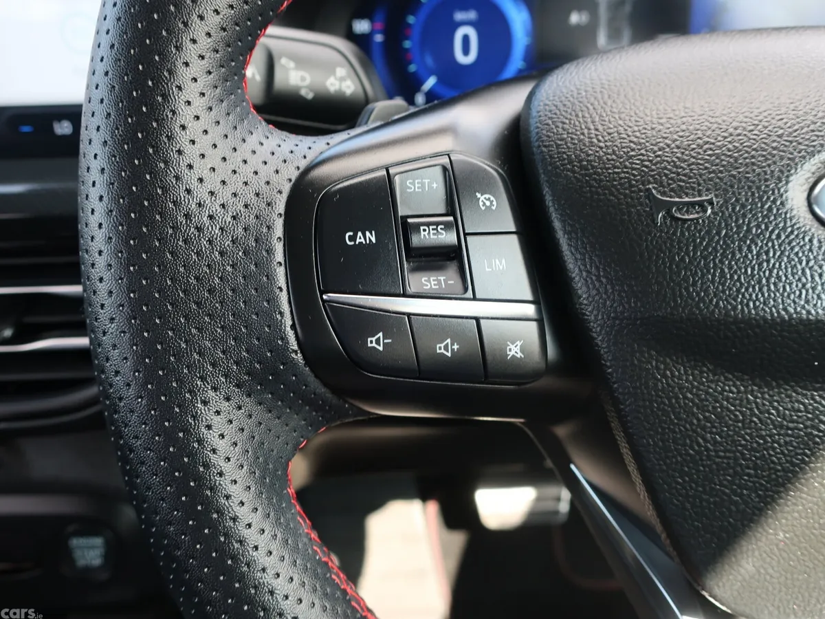 Ford Focus Hatchback, Diesel, 2023, Blue