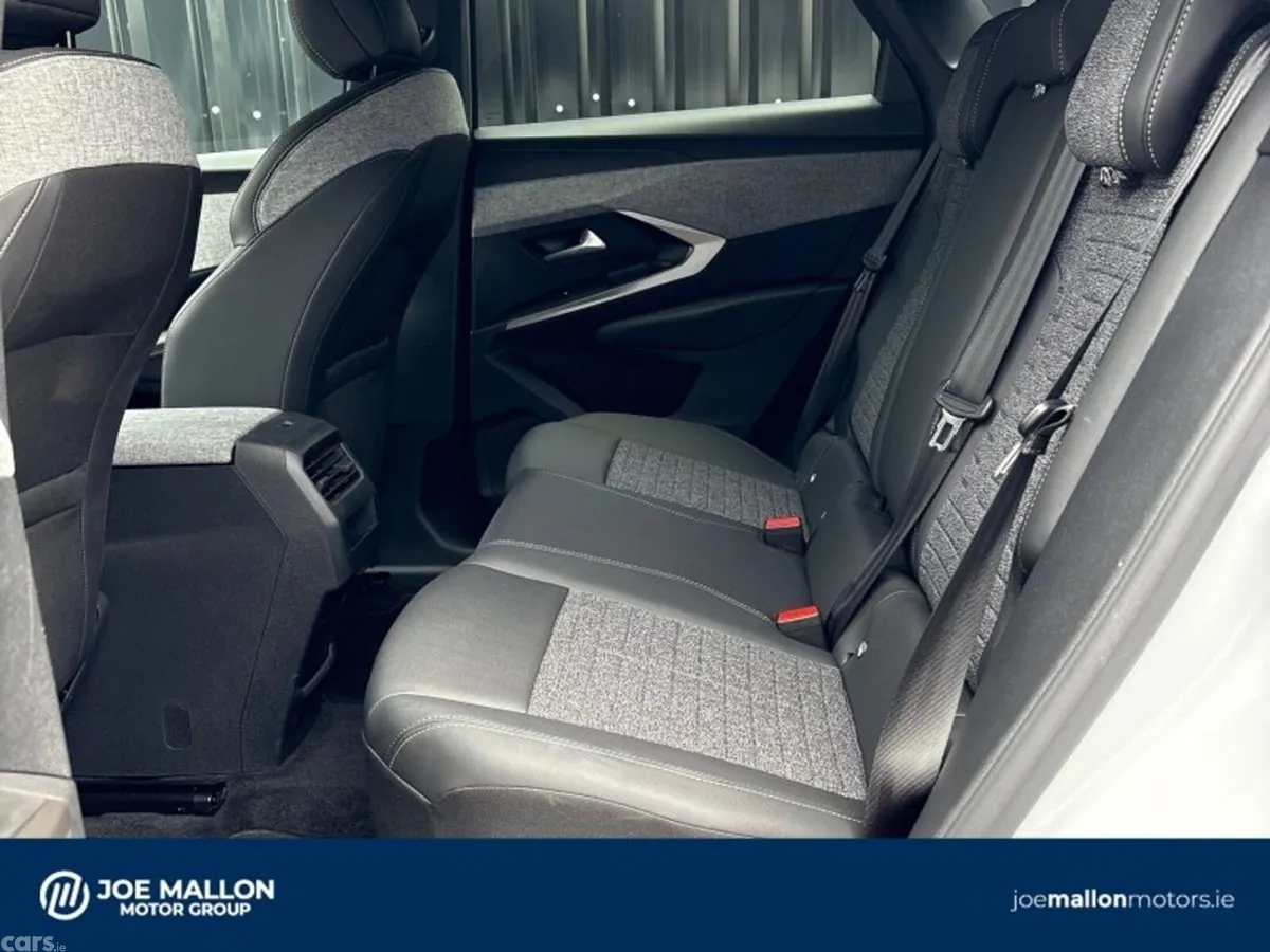 Peugeot 3008 MPV, Petrol, 2025, White