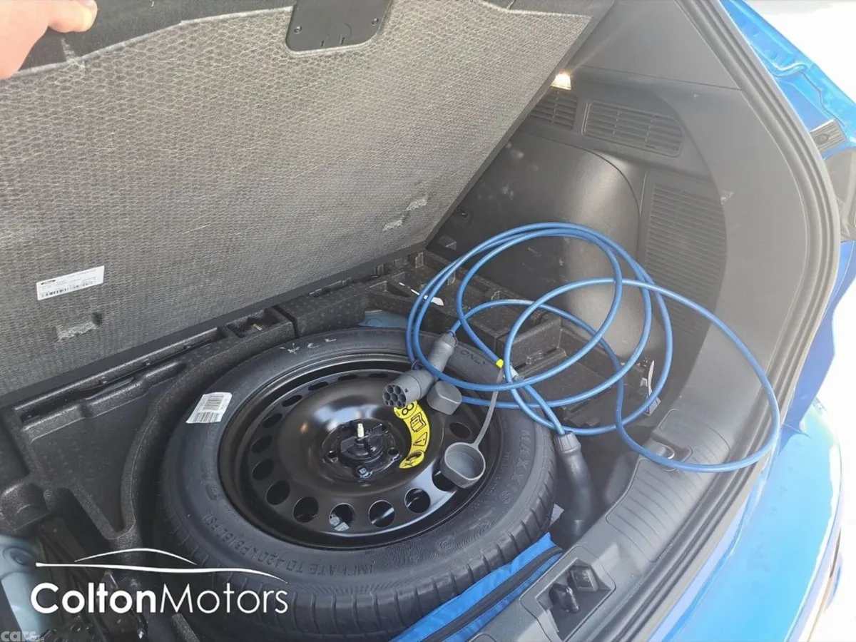 Ford Kuga SUV, Petrol Plug-in Hybrid, 2025, Blue