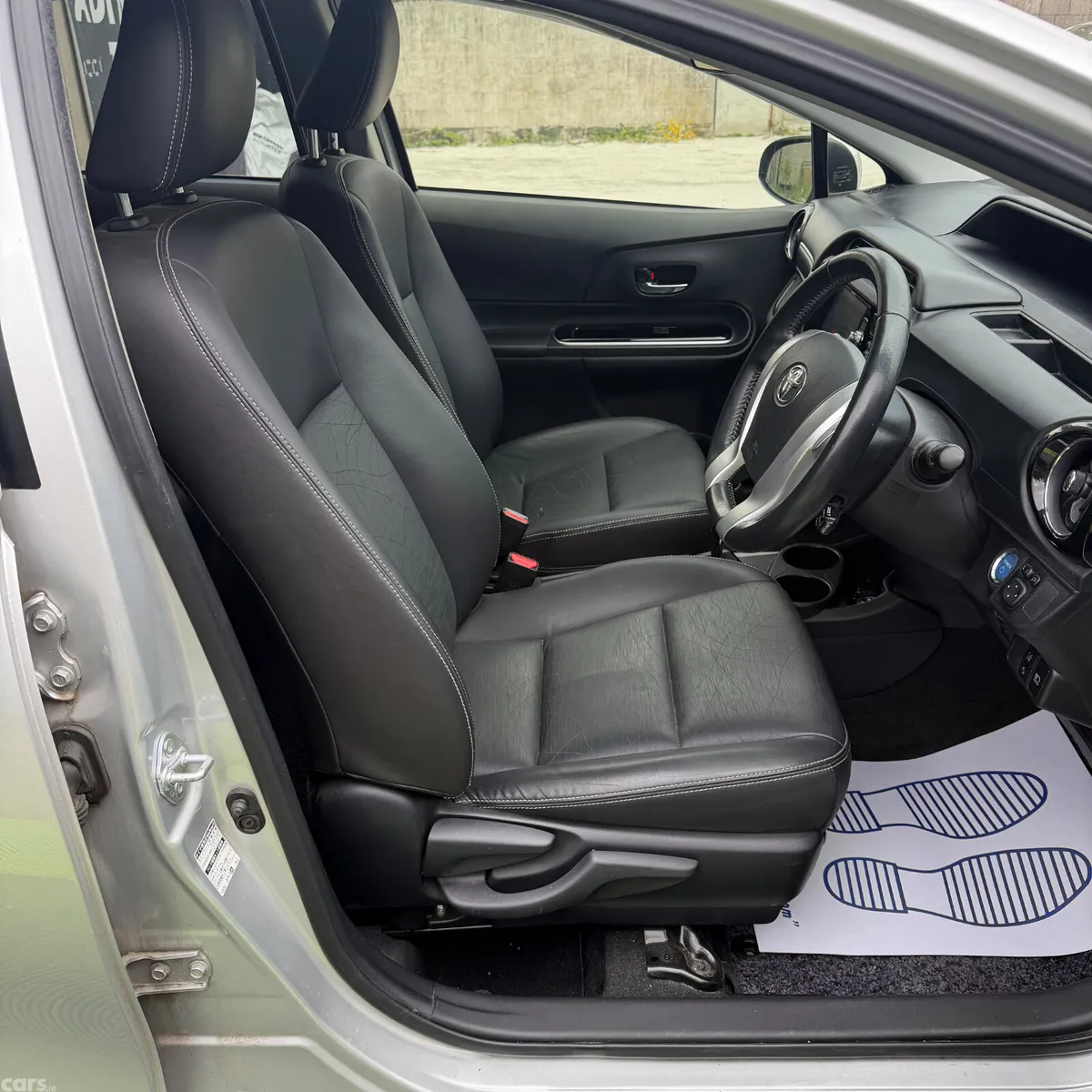 Toyota Aqua Hatchback, Petrol Hybrid, 2017, Silver