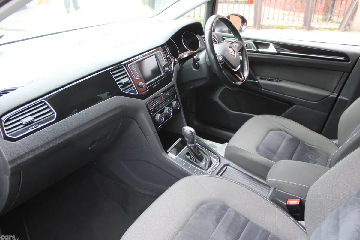 Volkswagen Golf Hatchback, Diesel, 2017, Grey