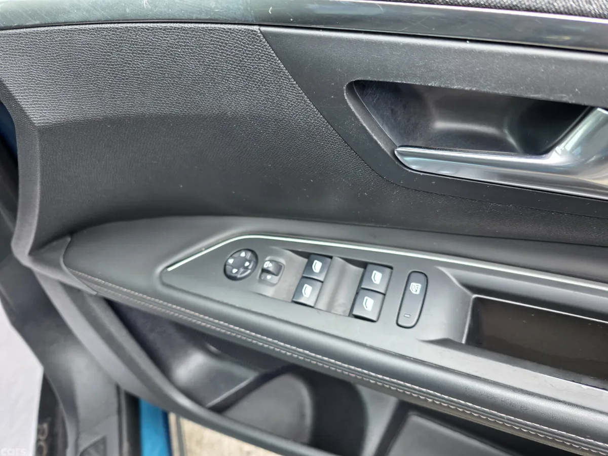 Peugeot 5008 MPV, Petrol, 2018, Green
