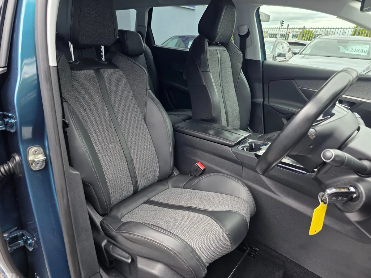 Peugeot 5008 MPV, Petrol, 2018, Green