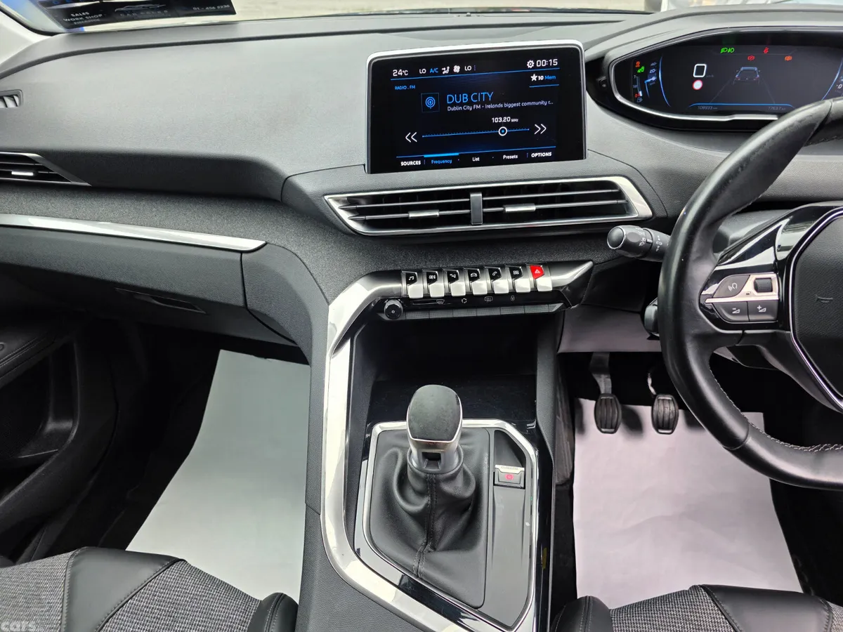 Peugeot 5008 MPV, Petrol, 2018, Green