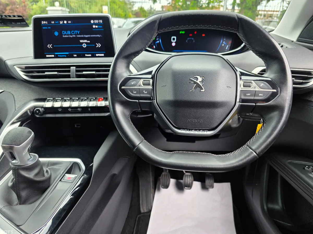 Peugeot 5008 MPV, Petrol, 2018, Green