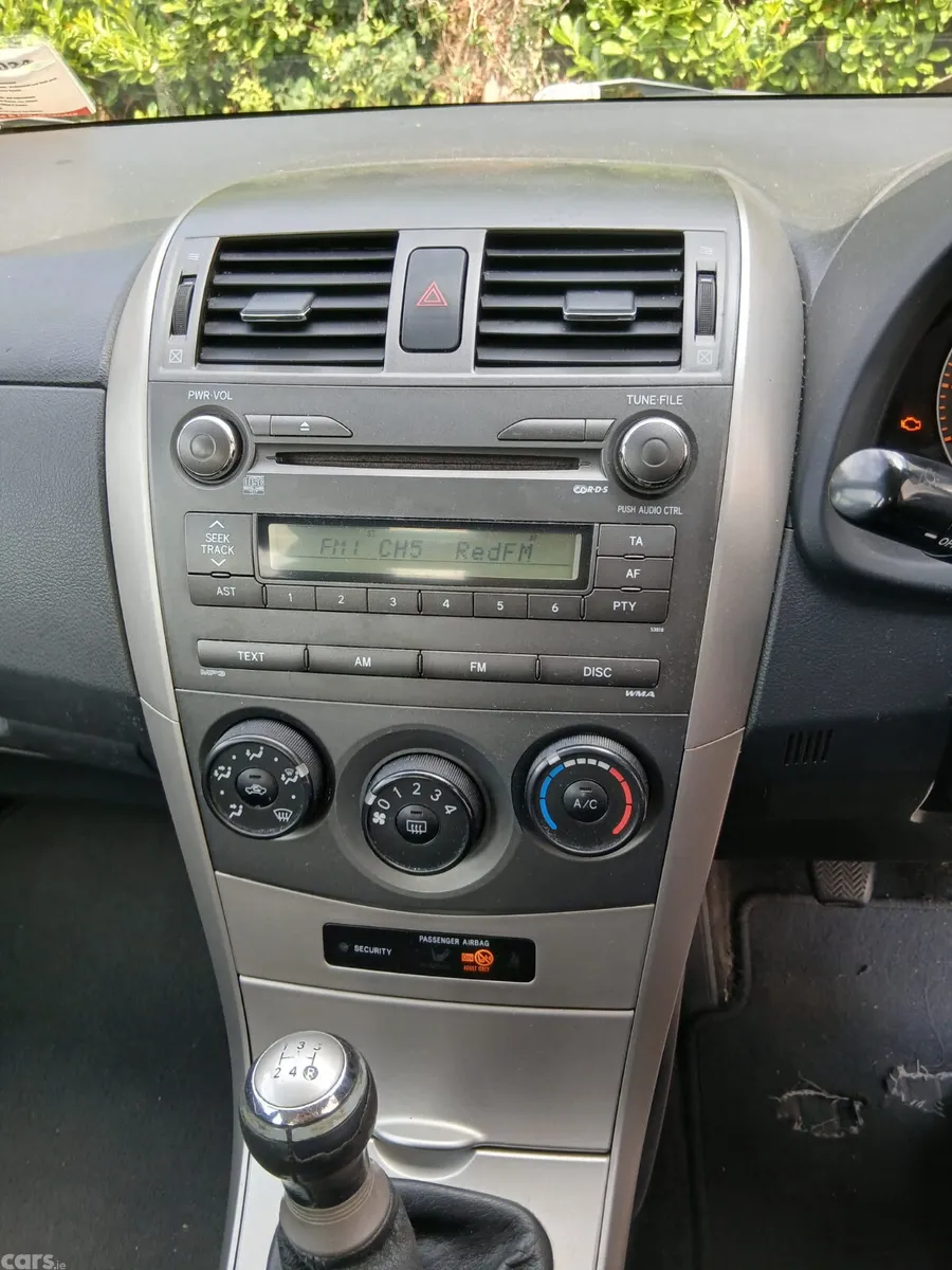 Toyota Corolla Saloon, Petrol, 2008, Silver