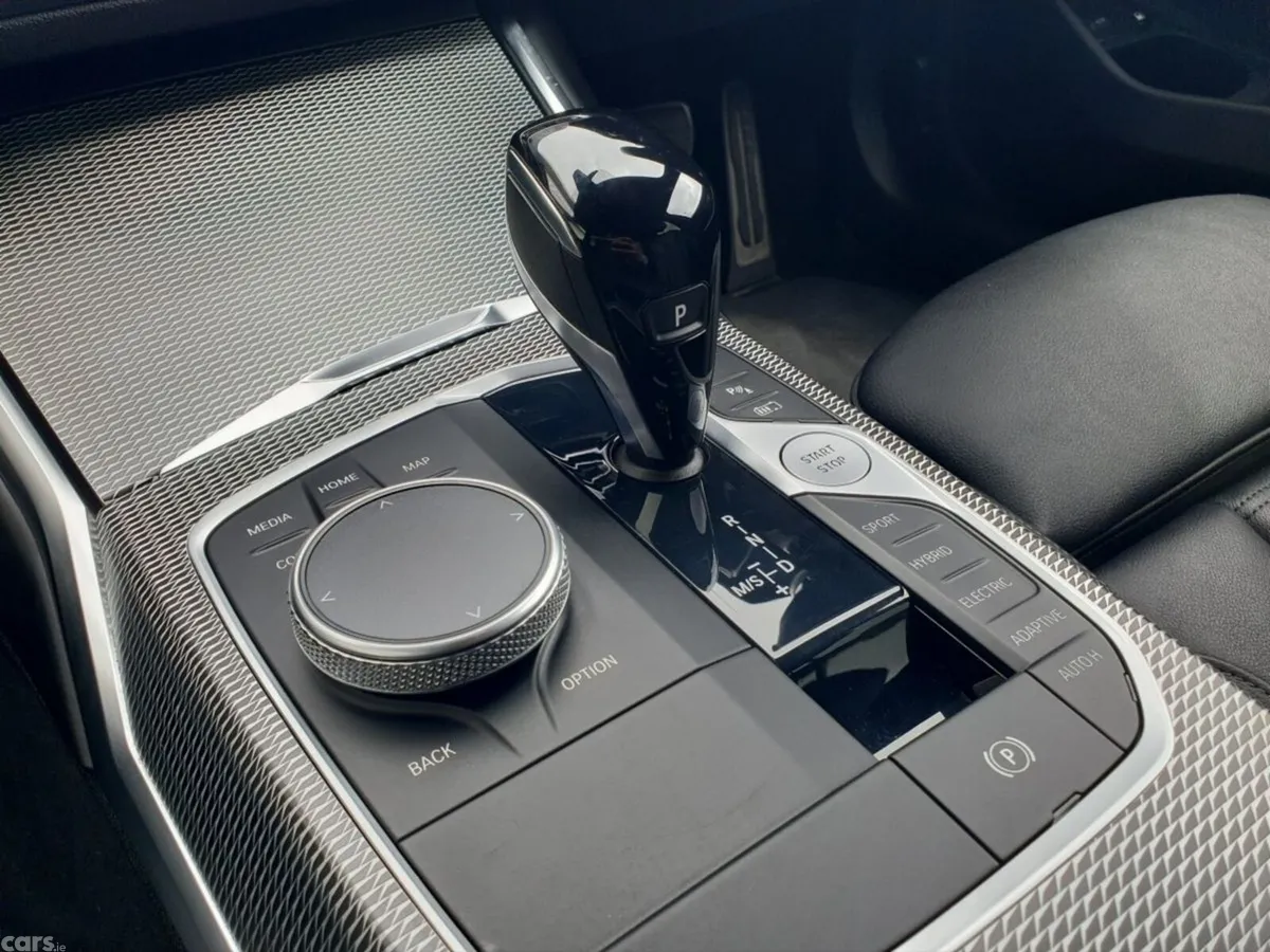 BMW 3-Series Estate, Petrol Plug-in Hybrid, 2021, Blue