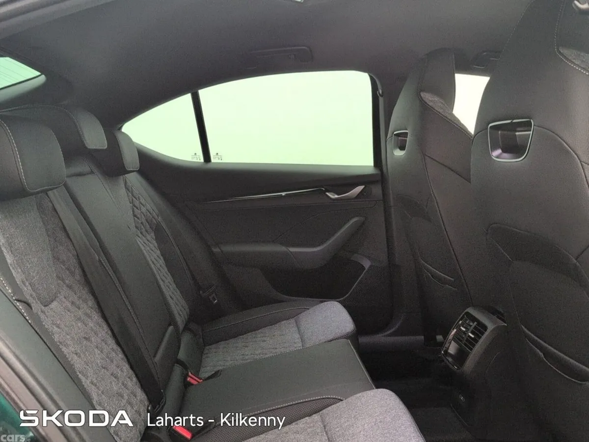 Skoda Octavia Saloon, Diesel, 2026, Green