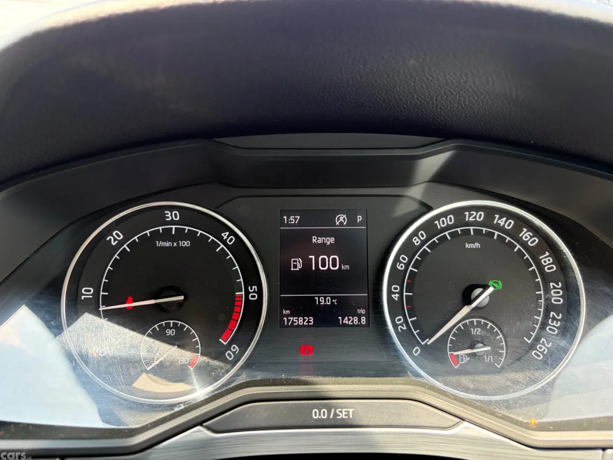 Skoda Superb Saloon, Diesel, 2021, Grey
