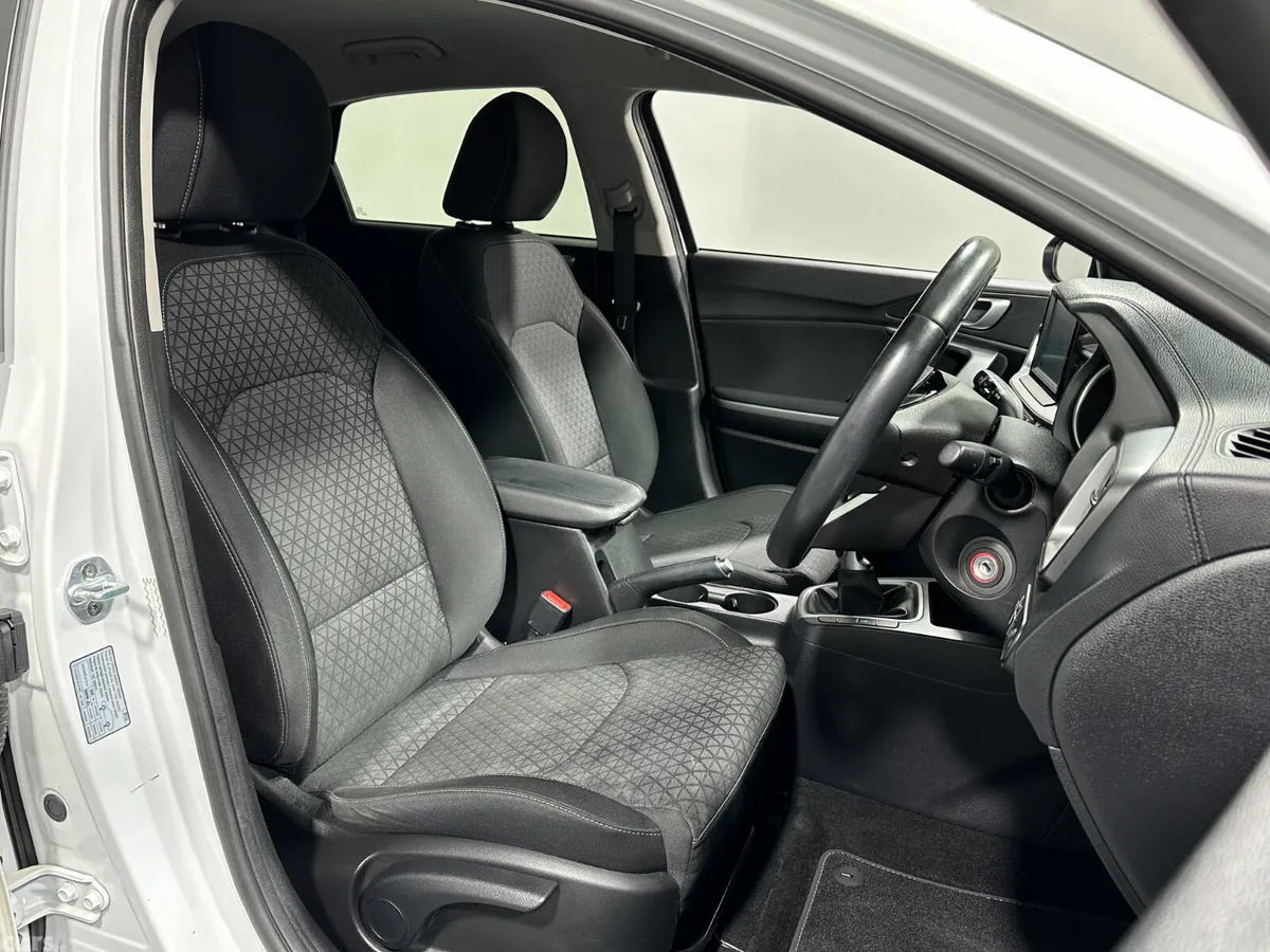 Kia Ceed Hatchback, Diesel, 2019, White