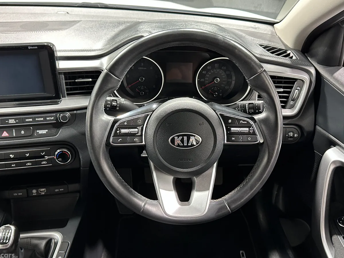 Kia Ceed Hatchback, Diesel, 2019, White