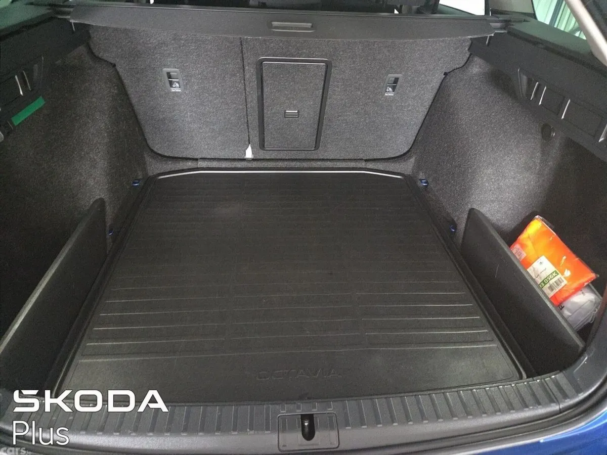 Skoda Octavia Estate, Diesel, 2023, Blue