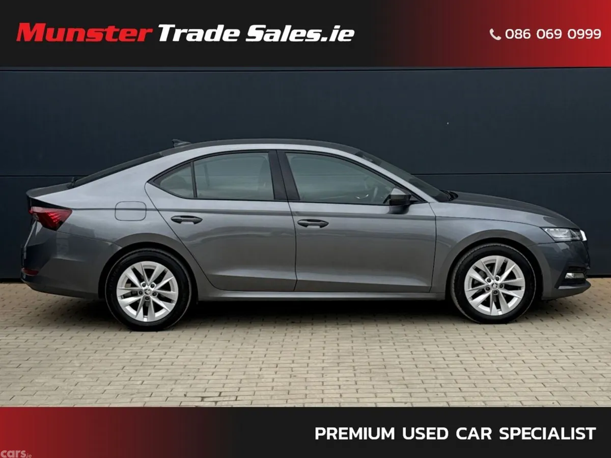 Skoda Octavia Saloon, Diesel, 2022, Grey