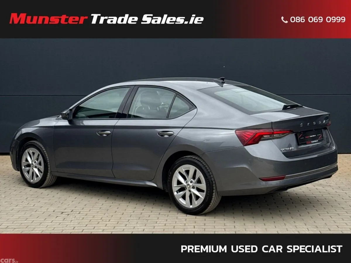 Skoda Octavia Saloon, Diesel, 2022, Grey