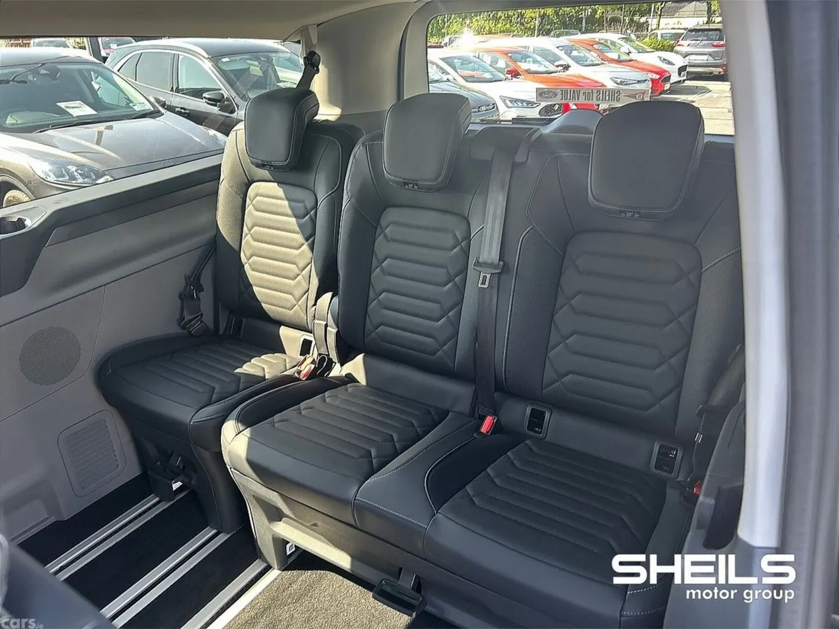 Ford Tourneo Custom MPV, Petrol Plug-in Hybrid, 2026, Black