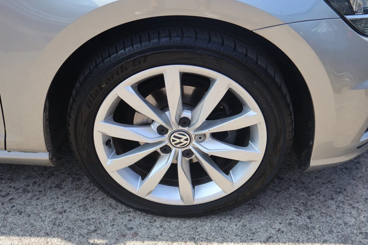 Volkswagen Golf Estate, Petrol, 2018, Grey