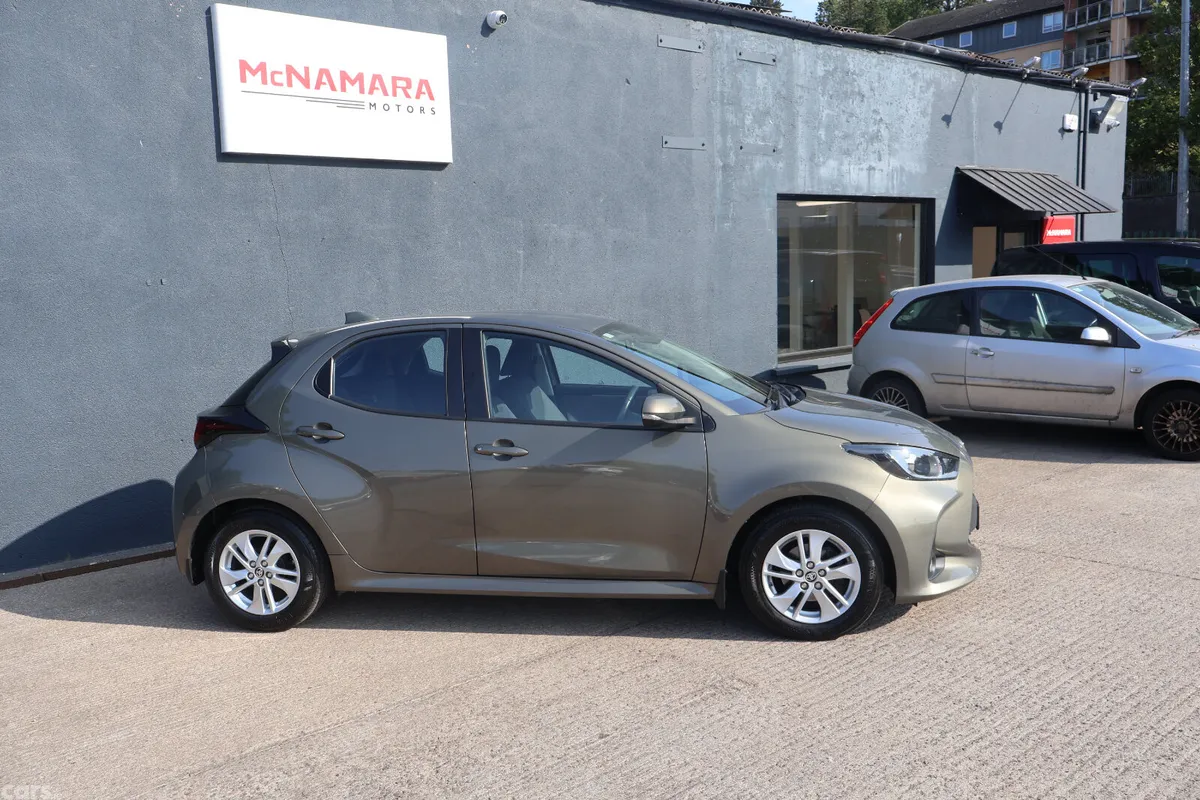 Toyota Yaris Hatchback, Petrol, 2021, Green
