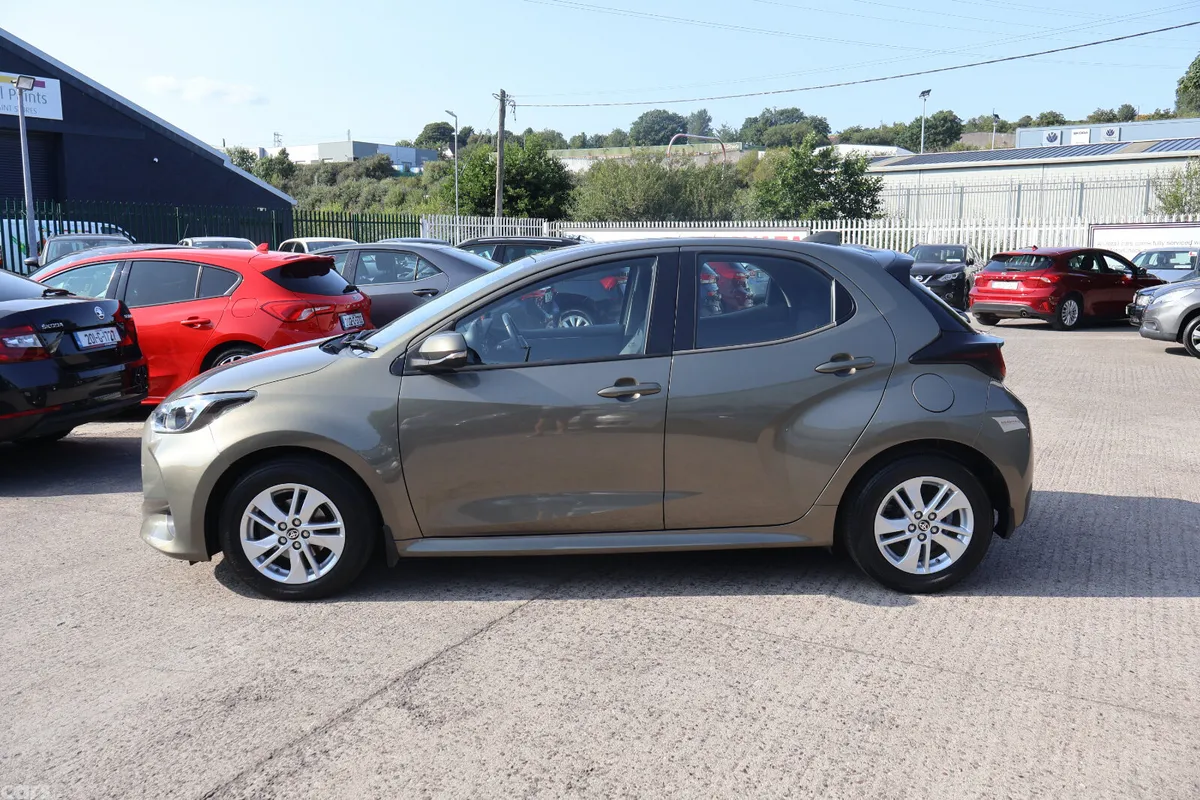 Toyota Yaris Hatchback, Petrol, 2021, Green