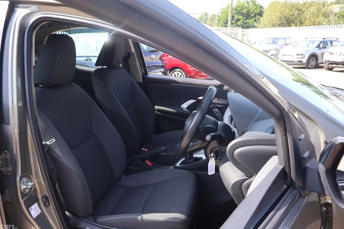 Toyota Yaris Hatchback, Petrol, 2021, Green